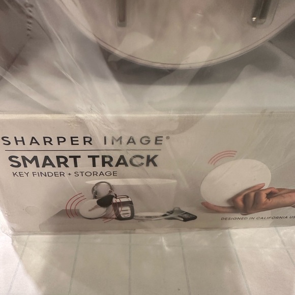 Sharper Image Auto Keyfinder Magnetic Smart Tracker and Storage - Picture 3 of 7